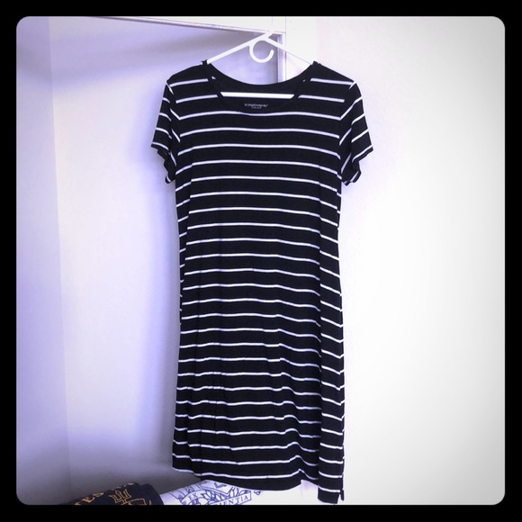 Liz Lange Dresses & Skirts - Striped Dress